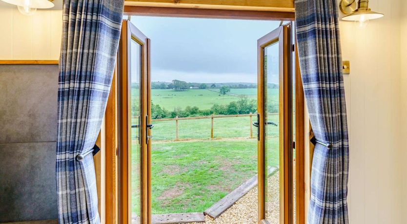 Photo of 1 Bed in Pembroke