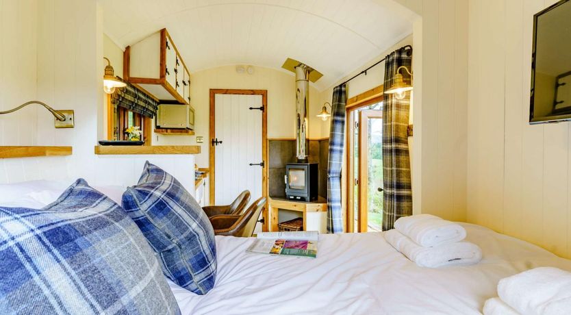 Photo of 1 Bed in Pembroke