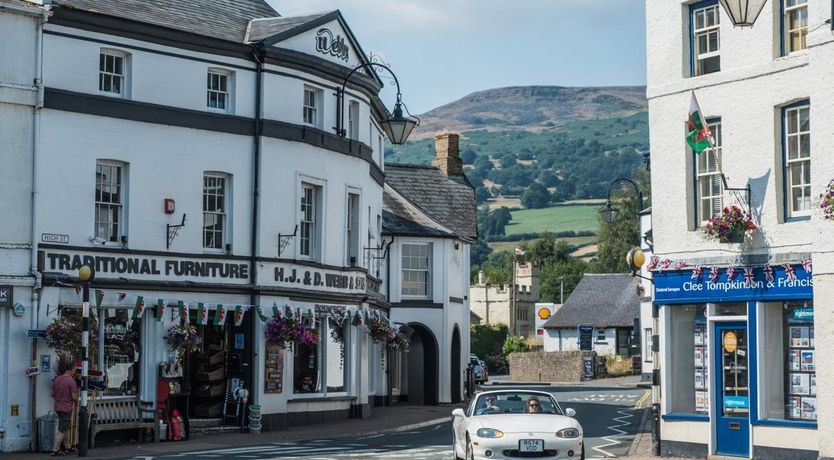 Photo of 2 Bed in Crickhowell