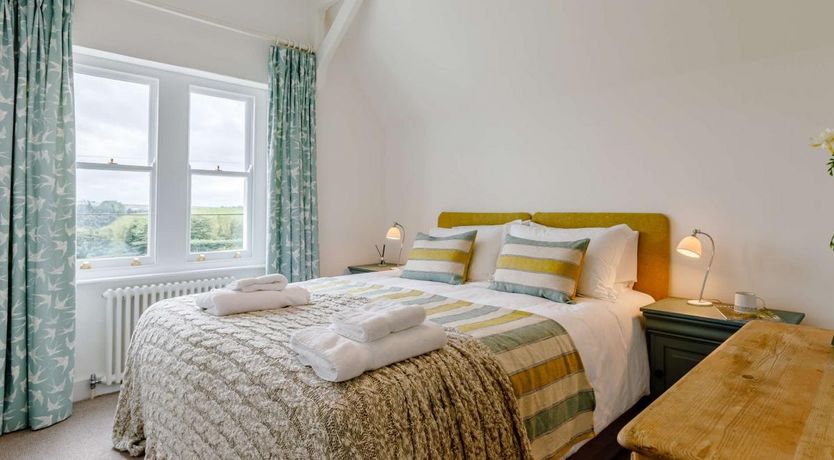 Photo of 3 Bed in Westleigh