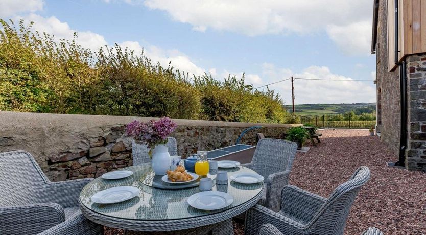 Photo of 3 Bed in Westleigh