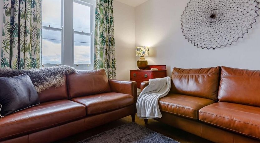 Photo of 3 Bed in Westleigh