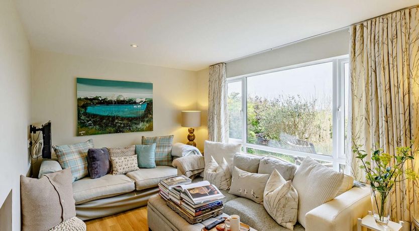 Photo of 2 Bed in Kingsbridge