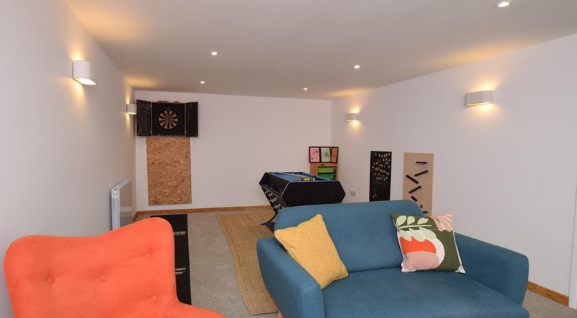 Photo of 4 Bed in Netley