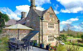 Photo of 5 Bed in Ashbourne