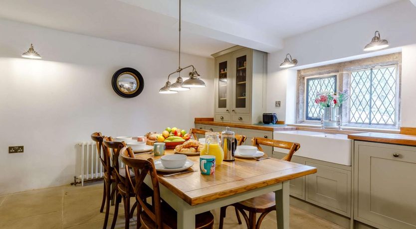 Photo of 5 Bed in Ashbourne