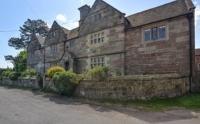 Photo of 5 Bed in Ashbourne