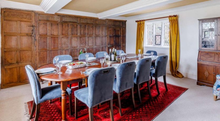 Photo of 5 Bed in Middle Mayfield