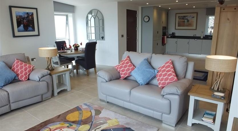 Photo of 2 Bed in Tenby