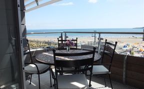 Photo of 2 Bed in Tenby
