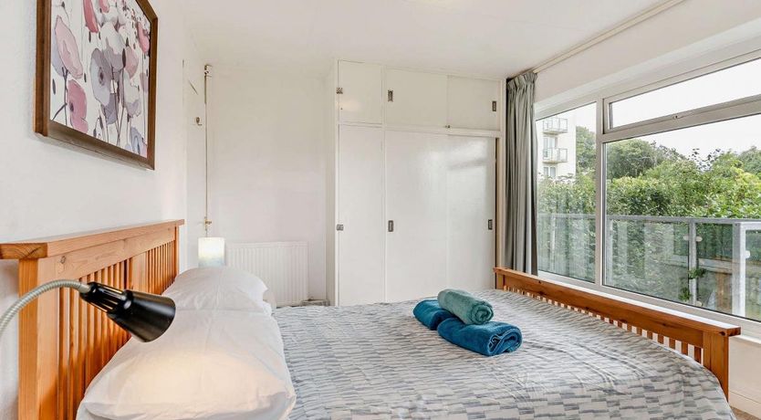 Photo of 2 Bed in Tenby