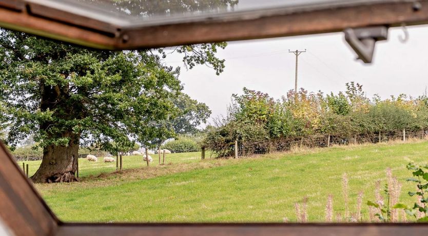 Photo of 2 Bed in Cwmdu