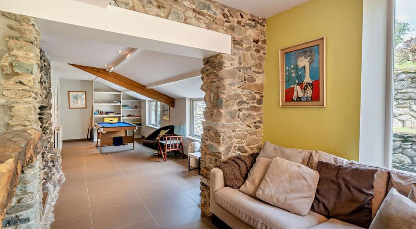 Photo of 4 Bed in Martindale