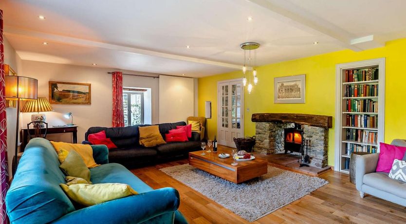 Photo of 4 Bed in Martindale