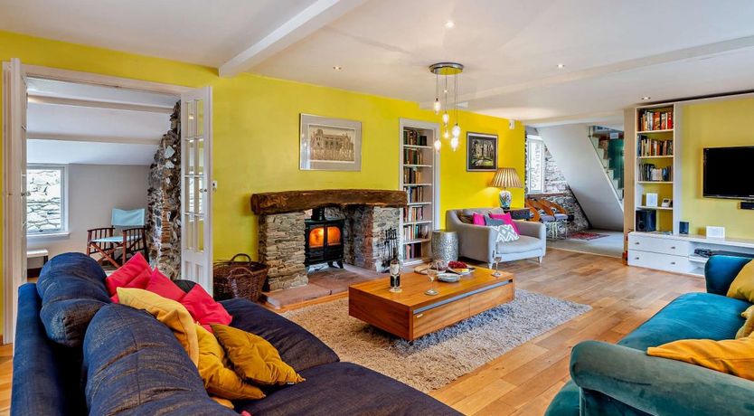 Photo of 4 Bed in Martindale