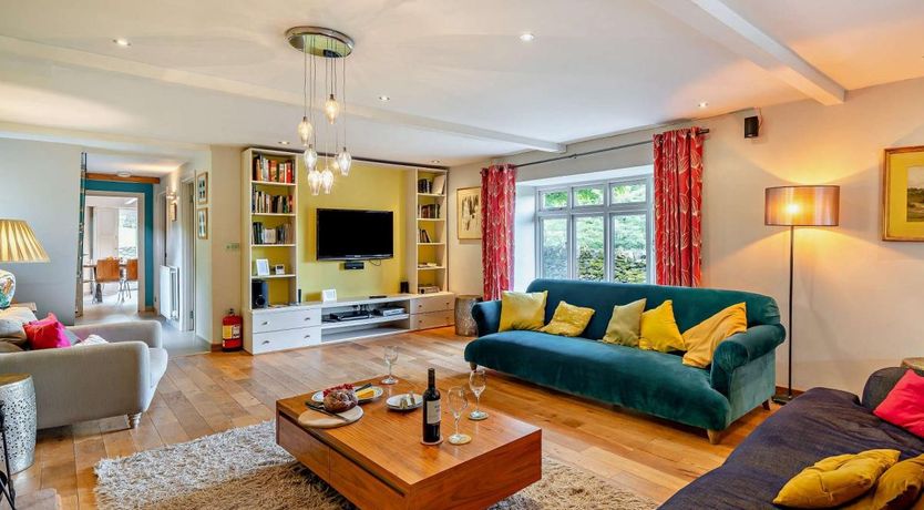 Photo of 4 Bed in Martindale