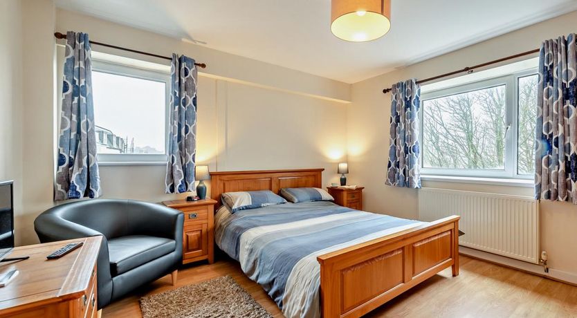 Photo of 3 Bed in Tenby