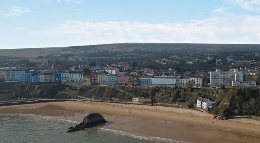 Photo of 3 Bed in Tenby