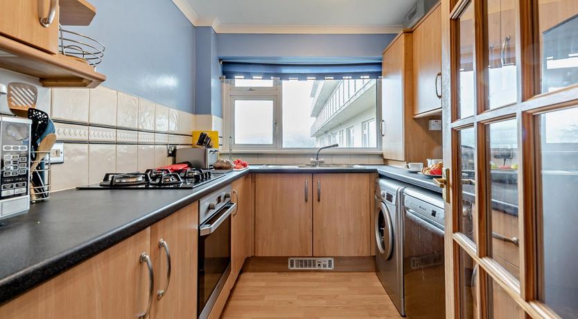 Photo of 3 Bed in Tenby