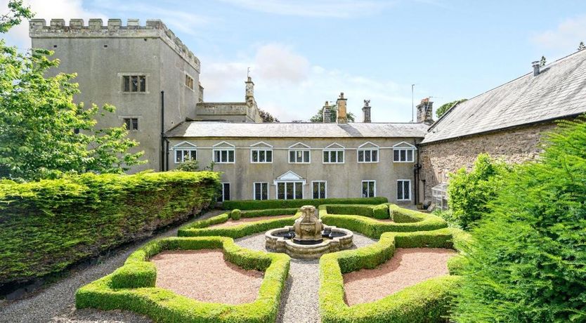 Photo of 7 Bed in Low Lorton