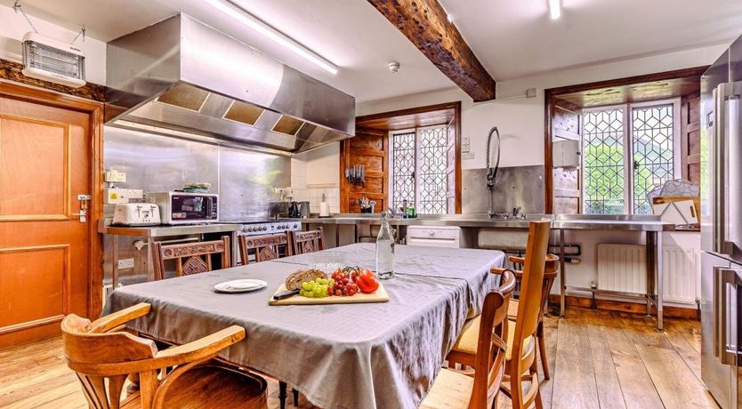 Photo of 7 Bed in Low Lorton