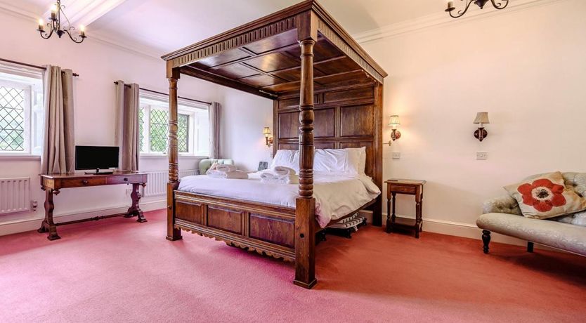 Photo of 7 Bed in Low Lorton