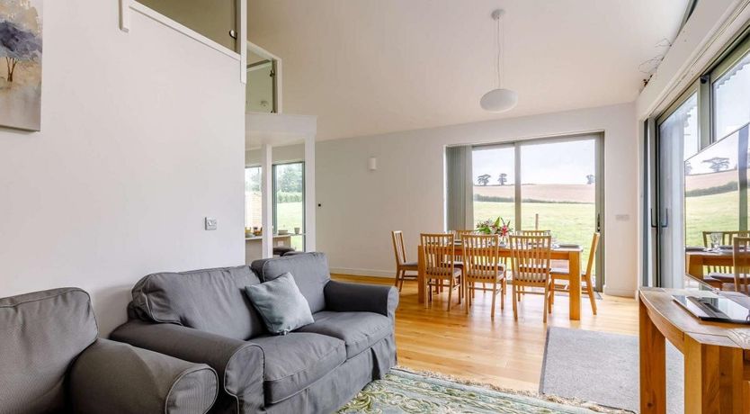 Photo of 4 Bed in Payhembury