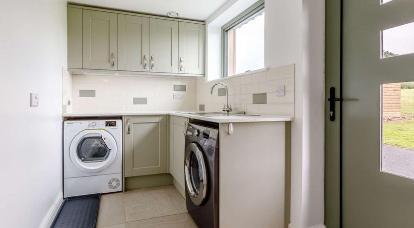 Photo of 4 Bed in Payhembury