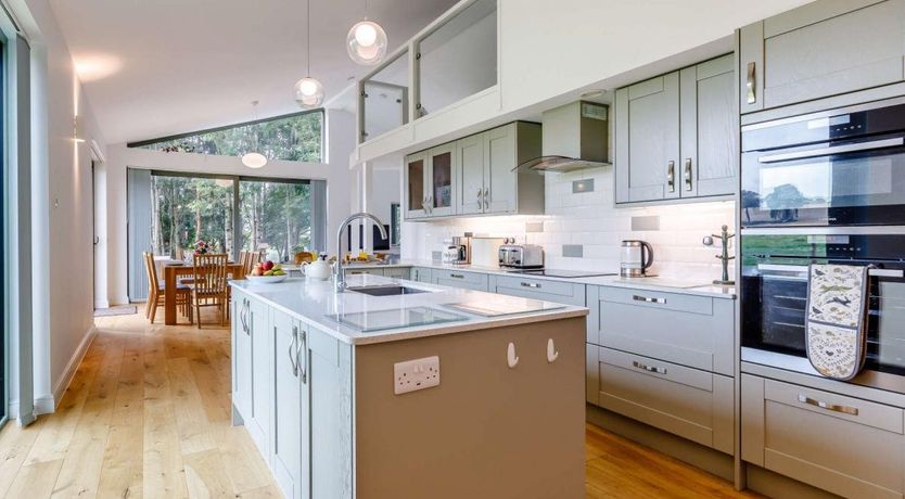 Photo of 4 Bed in Payhembury