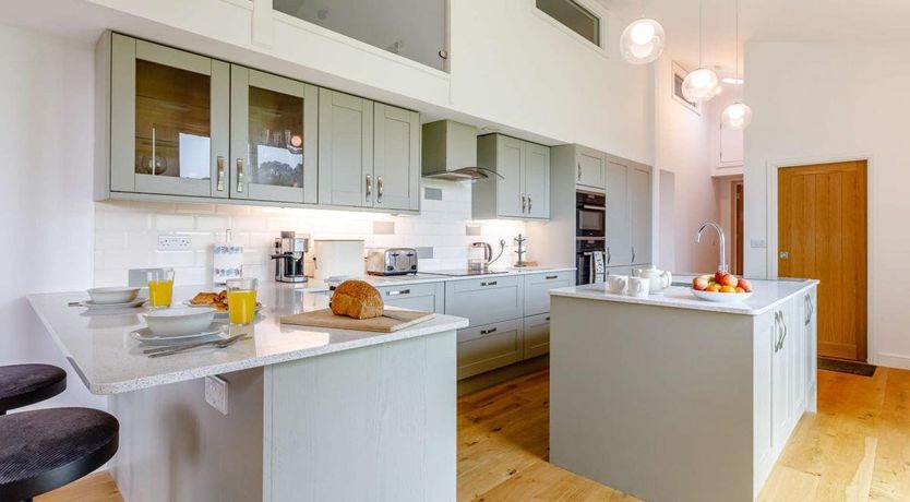 Photo of 4 Bed in Payhembury