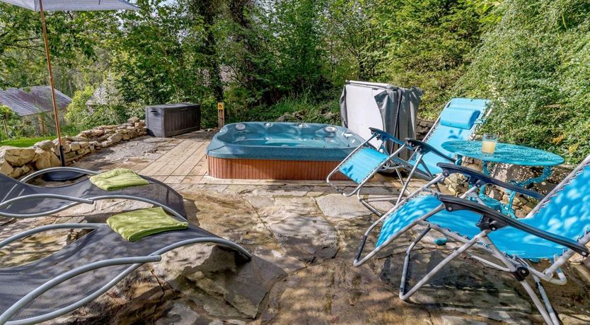 Photo of 1 Bed in Capel Dewi