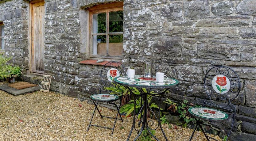 Photo of 1 Bed in Capel Dewi