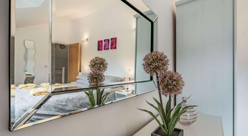 Photo of 2 Bed in Tenby