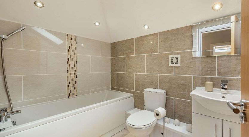 Photo of 2 Bed in Tenby