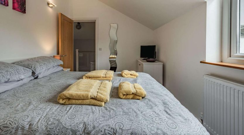 Photo of 2 Bed in Tenby