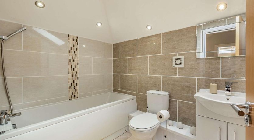 Photo of 2 Bed in Tenby