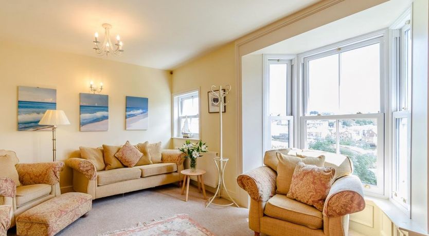 Photo of 5 Bed in Whitby