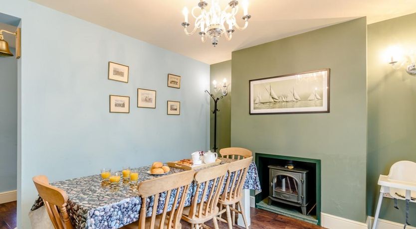 Photo of 5 Bed in Whitby