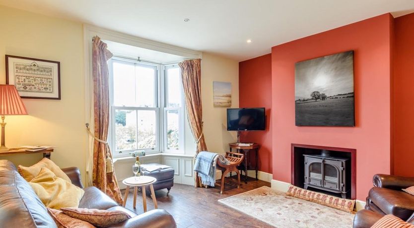 Photo of 5 Bed in Whitby