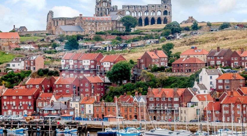 Photo of 5 Bed in Whitby