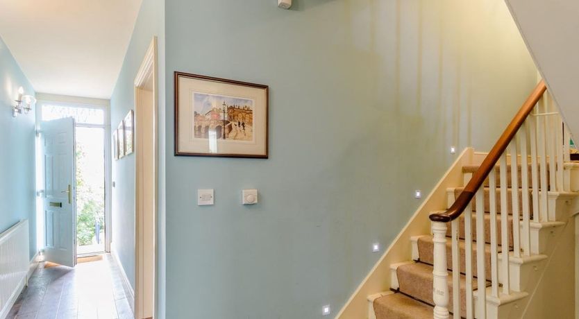 Photo of 5 Bed in Whitby