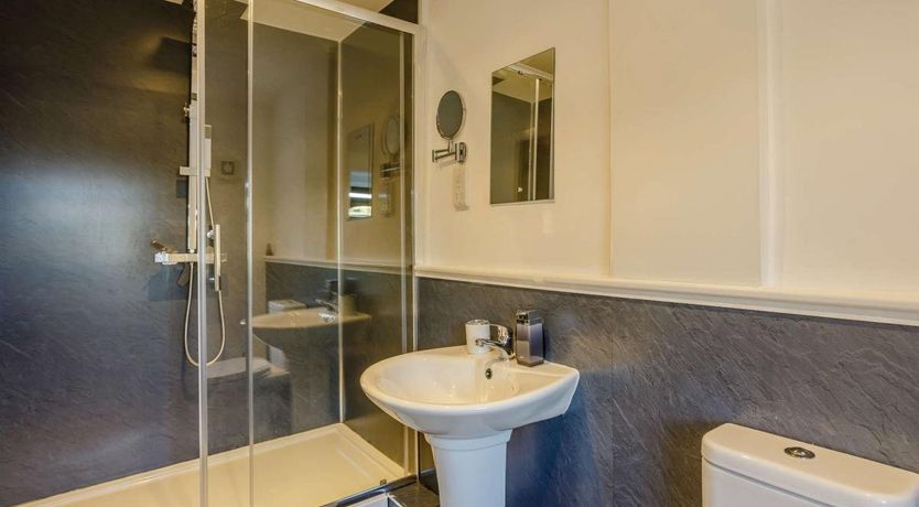 Photo of 4 Bed in Cowling