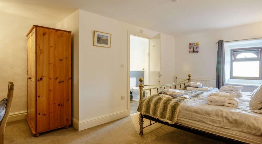 Photo of 4 Bed in Cowling