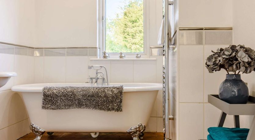 Photo of 2 Bed in Eastbourne