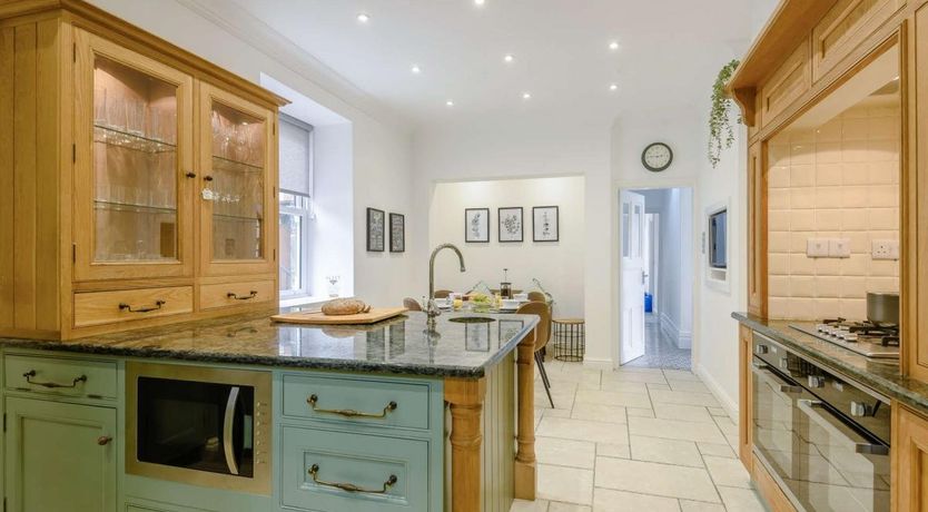 Photo of 7 Bed in Talybont