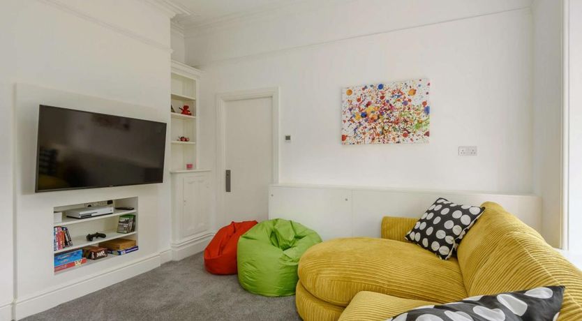 Photo of 7 Bed in Talybont