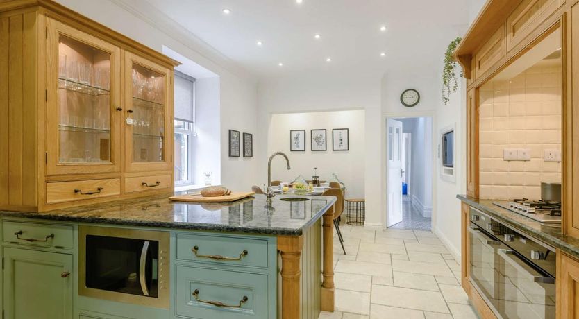 Photo of 7 Bed in Talybont