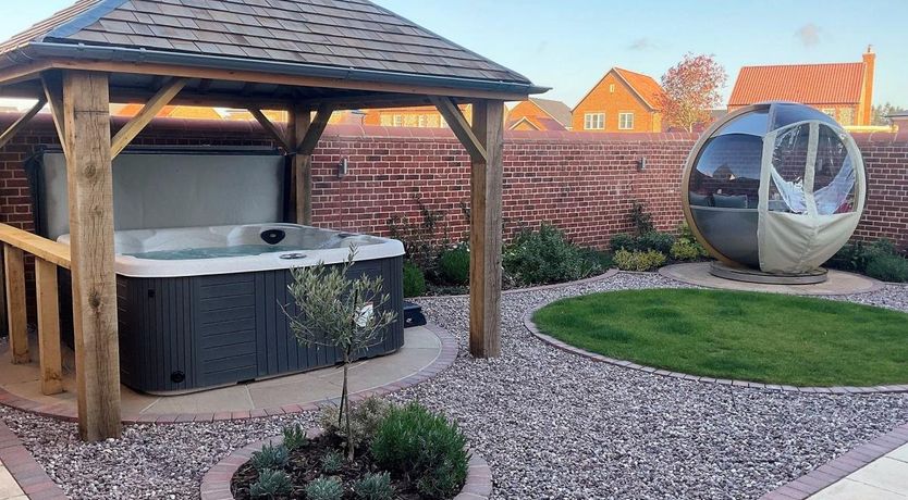 Photo of in Holt (79034)