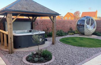 4 Bed in Holt Holiday Cottage