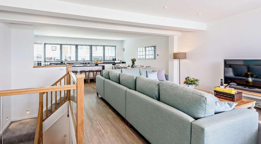 Photo of 5 Bed in Westward Ho